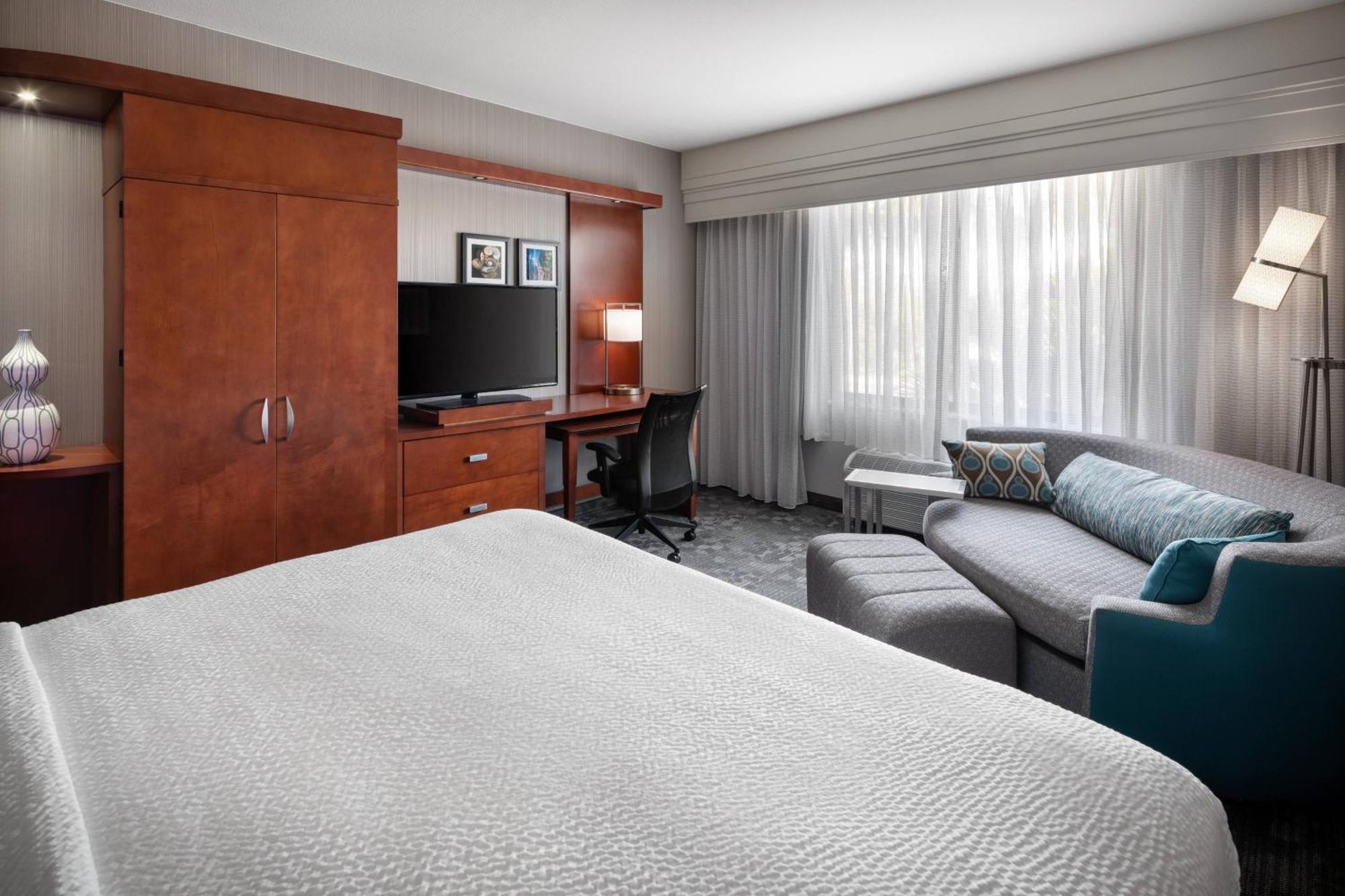 King Room with Sofa Bed,1643167477:JPEG